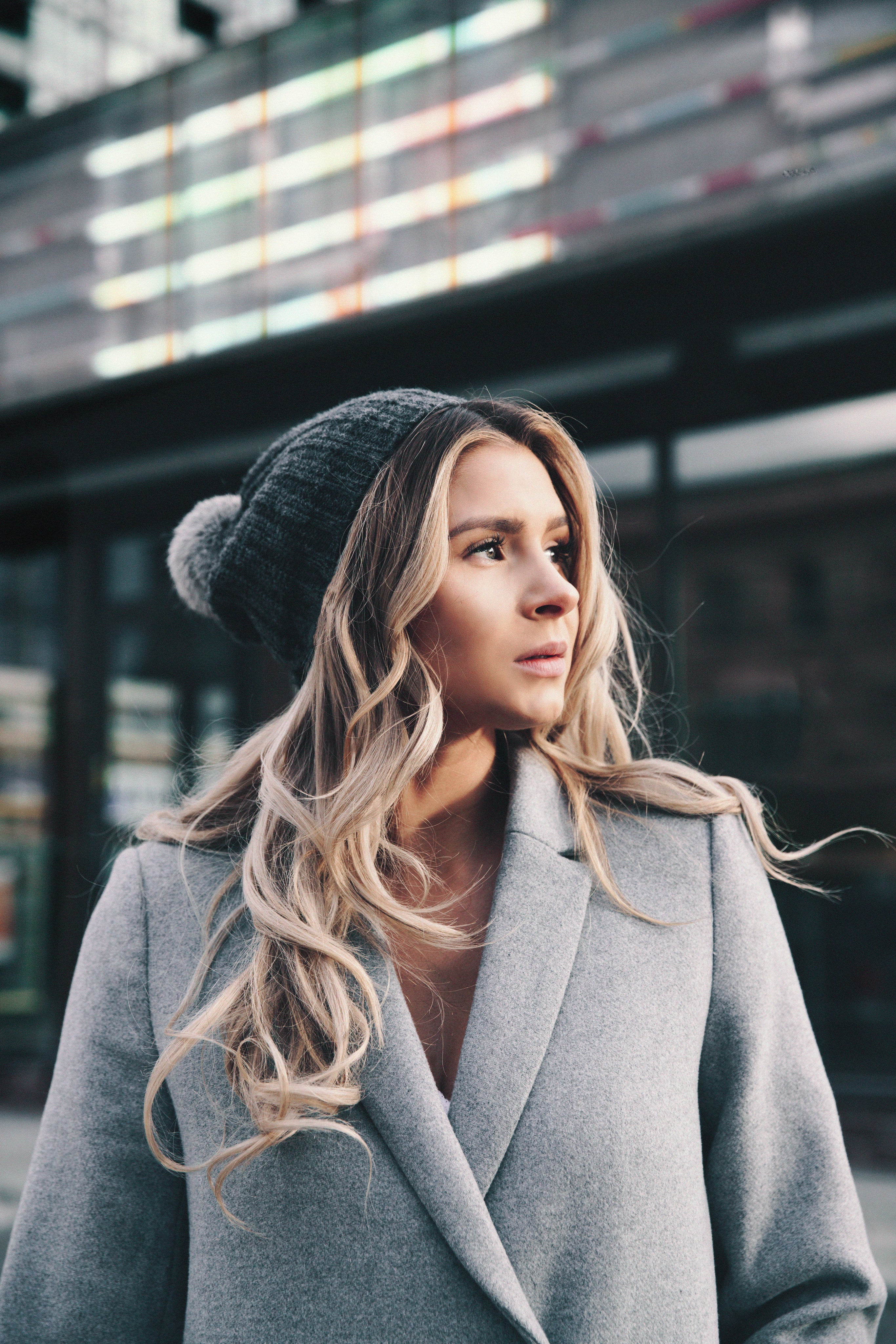 files/business-woman-with-wool-hat_1.jpg